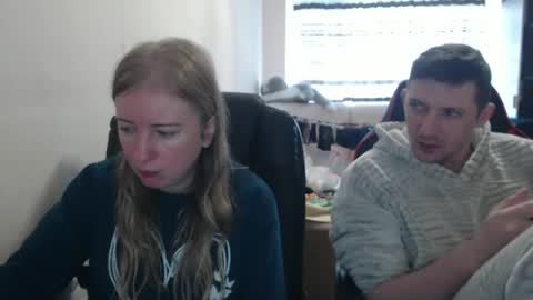 Snapshot of jenisandpeter chatting on November 2, 8:06 am JenisAndPeter online show from November 2, 8:06 am