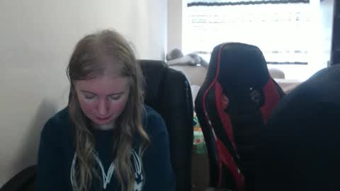 Snapshot of jenisandpeter chatting on November 3, 8:15 am JenisAndPeter online show from November 3, 8:15 am