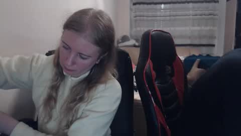 Snapshot of jenisandpeter chatting on November 5, 7:14 pm JenisAndPeter online show from November 5, 7:14 pm