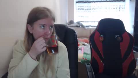 Snapshot of jenisandpeter chatting on November 7, 7:30 am JenisAndPeter online show from November 7, 7:30 am