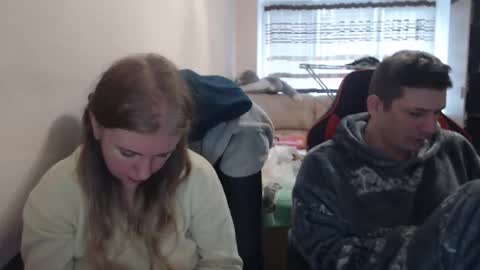 Snapshot of jenisandpeter chatting on November 8, 7:52 am JenisAndPeter online show from November 8, 7:52 am