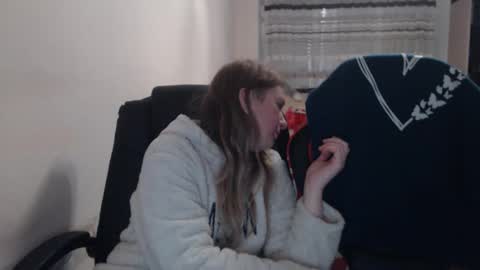 Snapshot of jenisandpeter chatting on November 8, 7:56 pm JenisAndPeter online show from November 8, 7:56 pm