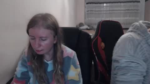 Snapshot of jenisandpeter chatting on November 21, 8:18 pm JenisAndPeter online show from November 21, 8:18 pm