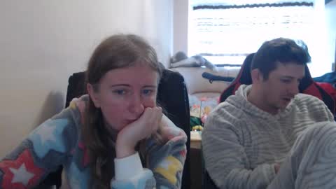 Snapshot of jenisandpeter chatting on November 24, 8:47 am JenisAndPeter online show from November 24, 8:47 am