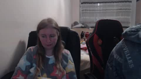 Snapshot of jenisandpeter chatting on November 26, 7:37 pm JenisAndPeter online show from November 26, 7:37 pm