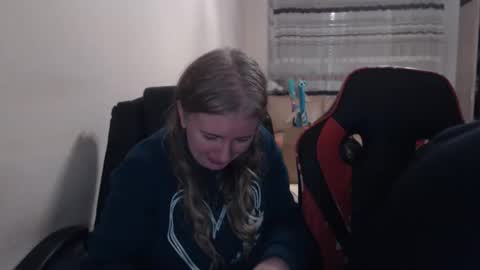 Snapshot of jenisandpeter chatting on December 1, 6:46 pm JenisAndPeter online show from December 1, 6:46 pm