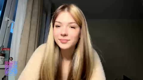 Hey EveryoneIm Kimi  Glad to see you in my room We almost hit 10 Thumb up in one day   online show from February 1, 2:15 pm