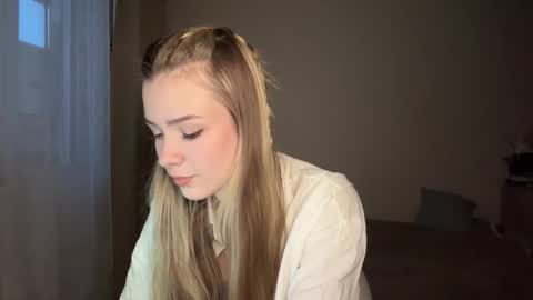 Hey EveryoneIm Kimi  Glad to see you in my room We almost hit 10 Thumb up in one day   online show from February 19, 2:46 pm