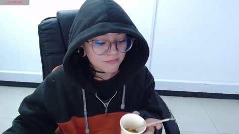 Snapshot of jenn_cg chatting on October 14, 8:53 pm jenn online show from October 14, 8:53 pm