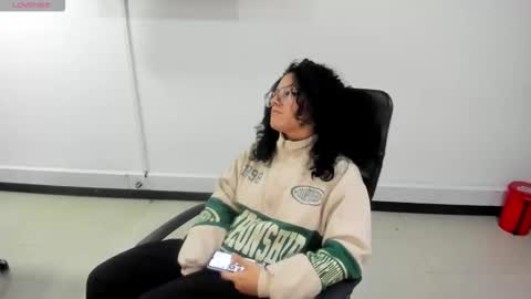 jenn online show from November 15, 7:54 pm