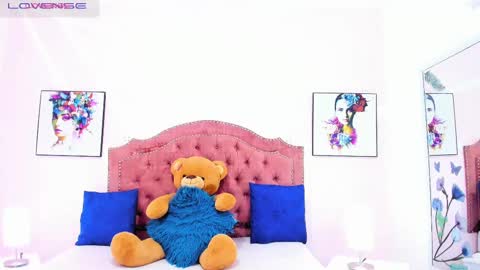Snapshot of jenna_windsor chatting on February 22, 7:14 pm Jenna online show from February 22, 7:14 pm