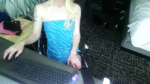 Snapshot of jennacd4life chatting on December 20, 3:47 am Jenna Cross online show from December 20, 3:47 am