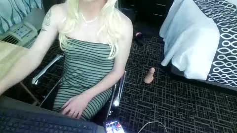 Snapshot of jennacd4life chatting on December 21, 12:20 am Jenna Cross online show from December 21, 12:20 am