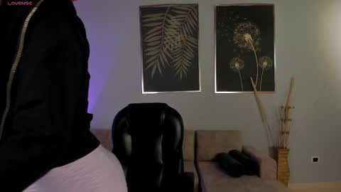 Snapshot of jennaolson chatting on November 30, 11:25 am Jenna Olson online show from November 30, 11:25 am