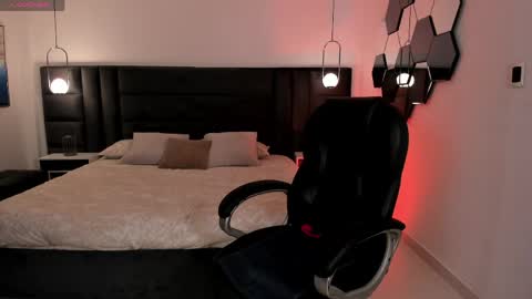 Snapshot of jennaolson chatting on April 11, 10:30 am Jenna Olson online show from April 11, 10:30 am