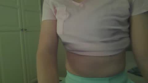 Snapshot of jennawant2bpretty chatting on December 20, 5:53 pm Nothing online show from December 20, 5:53 pm