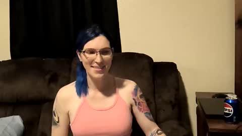 Snapshot of jennawithhenna chatting on December 19, 4:19 am Jen online show from December 19, 4:19 am