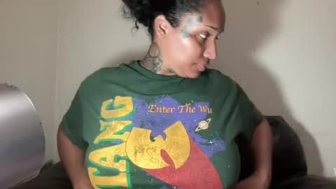 Snapshot of jenni_cash chatting on June 15, 12:24 am Mistress Jenni online show from June 15, 12:24 am