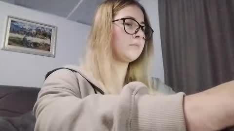 Nicol online show from December 15, 8:57 pm