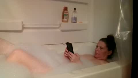 Snapshot of jennibean6996 chatting on October 31, 1:06 am Jennibean6996 online show from October 31, 1:06 am