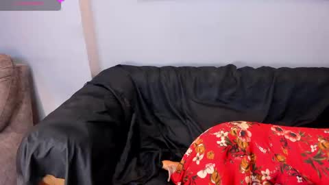 Snapshot of jennierosse chatting on October 22, 1:00 pm Jennie online show from October 22, 1:00 pm