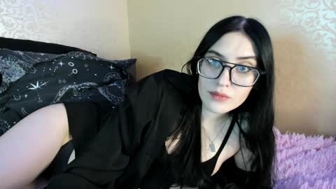 Helen online show from April 10, 6:45 pm