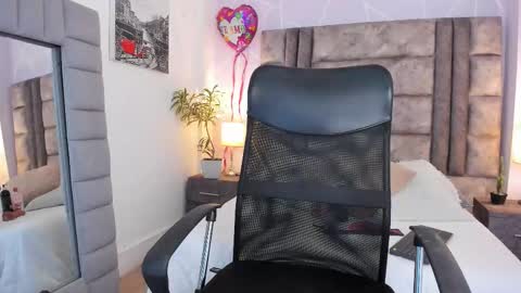 Snapshot of jennifer_garciia chatting on February 28, 8:43 pm jennifer_garciia online show from February 28, 8:43 pm