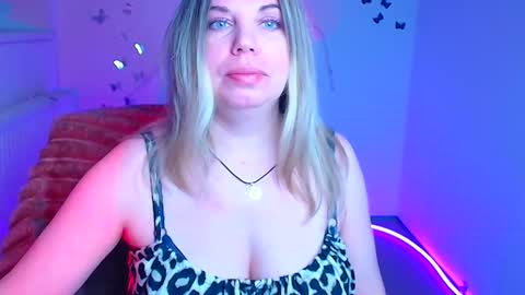 Jennifer online show from April 7, 6:03 am