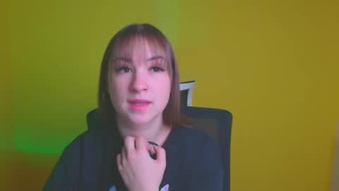 Snapshot of jennifer_xo_ chatting on December 16, 9:35 am Jennifer online show from December 16, 9:35 am