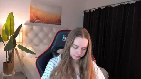 Snapshot of jennifergraces chatting on July 1, 1:45 pm Jennifer online show from July 1, 1:45 pm