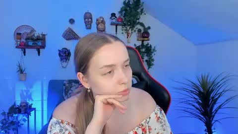 Snapshot of jennifergraces chatting on July 10, 11:07 pm Jennifer online show from July 10, 11:07 pm
