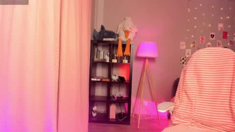 jenniferka online show from May 6, 5:51 pm