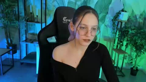 jenniferkiim online show from December 15, 3:16 pm