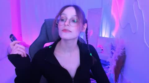 jenniferkiim online show from February 1, 10:47 am