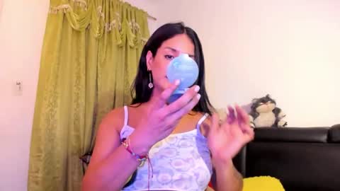 jenniifer_t online show from May 21, 3:57 am