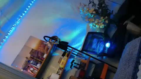 PRETTY JENNY online show from April 7, 9:15 pm