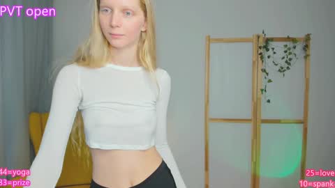 Snapshot of jenny_ames chatting on December 11, 9:01 pm Jenny  online show from December 11, 9:01 pm