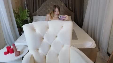 jenny_bunny_ online show from June 15, 1:30 am
