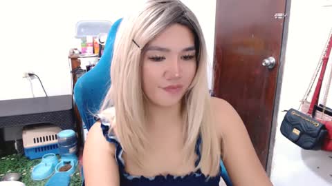 Snapshot of jenny_fromphil chatting on January 16, 4:07 am Jenny online show from January 16, 4:07 am