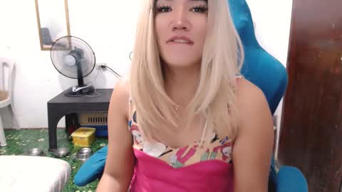 Snapshot of jenny_fromphil chatting on February 21, 6:04 pm Jenny online show from February 21, 6:04 pm