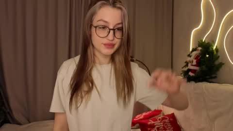 Snapshot of jennyauna chatting on January 12, 4:50 am Lora online show from January 12, 4:50 am