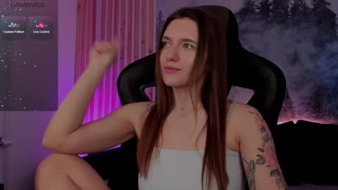 Snapshot of jennydens chatting on December 4, 8:12 am Jenny NO Nude online show from December 4, 8:12 am