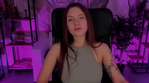 Snapshot of jennydens chatting on December 18, 8:42 am Jenny NO Nude online show from December 18, 8:42 am