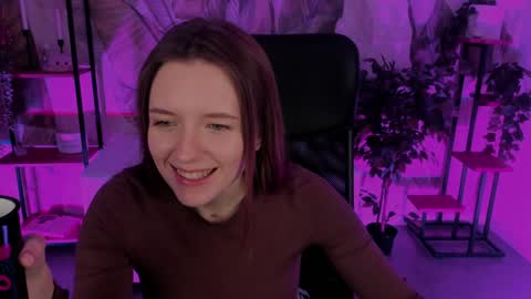 Snapshot of jennydens chatting on December 19, 3:07 am Jenny NO Nude online show from December 19, 3:07 am