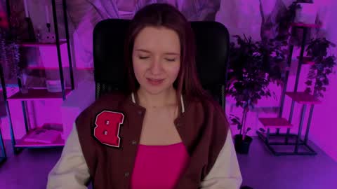 Snapshot of jennydens chatting on December 19, 6:23 am Jenny NO Nude online show from December 19, 6:23 am