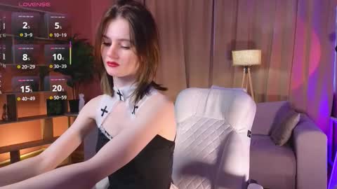Snapshot of jennyfer_me chatting on October 1, 11:49 am jennyfer_me online show from October 1, 11:49 am