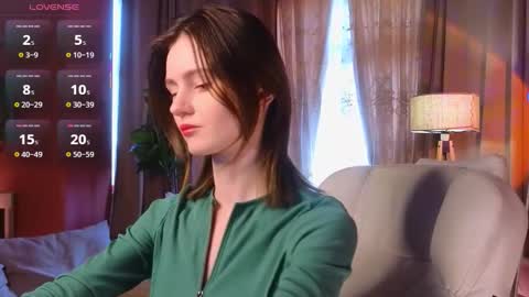 Snapshot of jennyfer_me chatting on October 12, 11:31 am jennyfer_me online show from October 12, 11:31 am