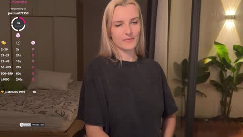 Snapshot of jennytime chatting on December 19, 4:35 pm Jen online show from December 19, 4:35 pm