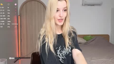 Snapshot of jennytime chatting on January 18, 8:20 am Jen online show from January 18, 8:20 am