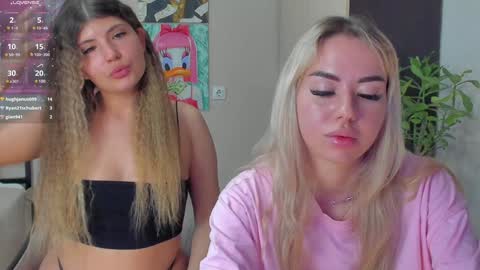 Snapshot of jeremayalove chatting on December 29, 9:28 am Hi hi We are Jessie and Betti online show from December 29, 9:28 am